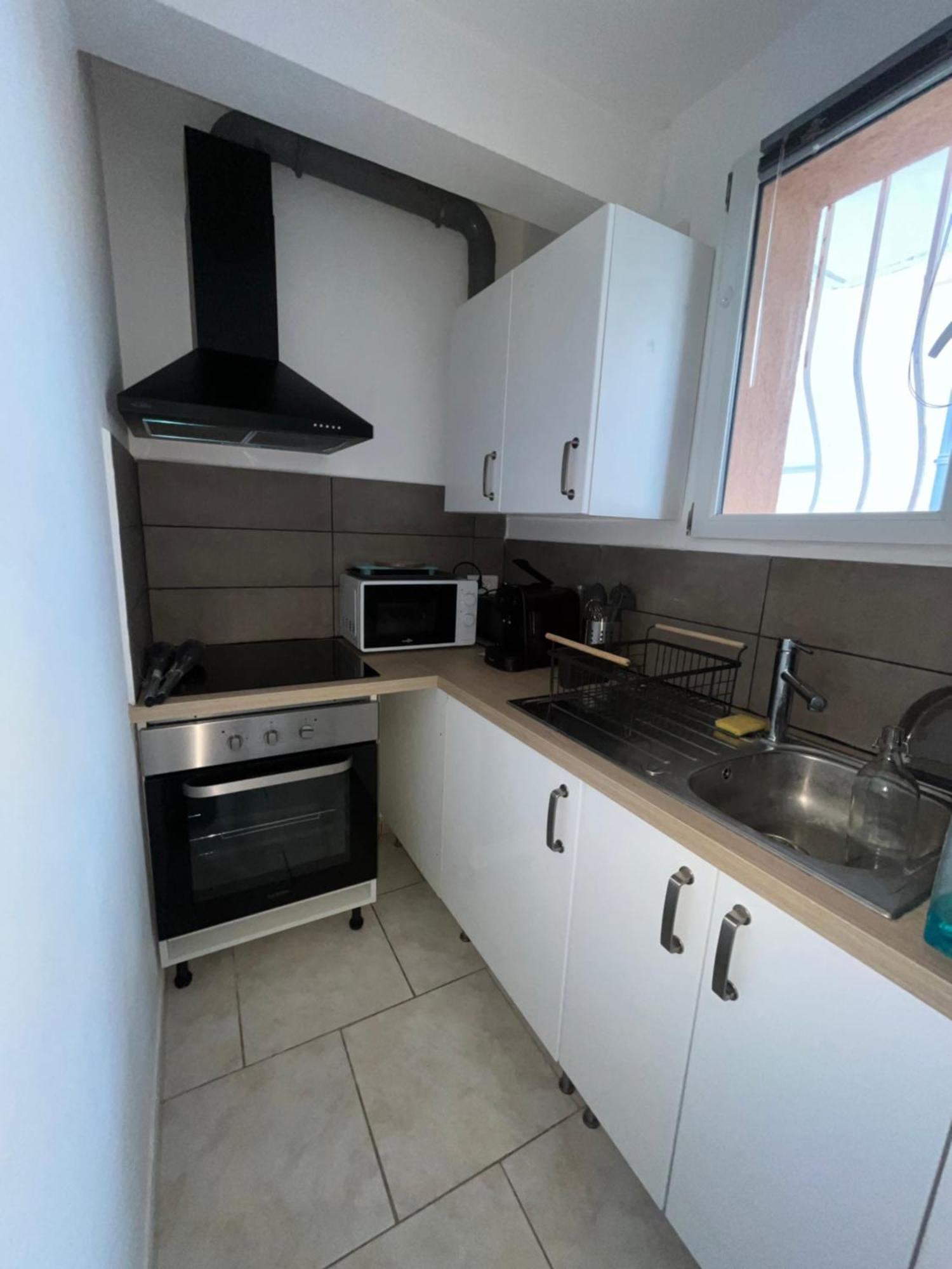 Charmant Bas De Villa Avec Terrasse A Proximite De La Plage Et Du Port Carqueiranne Zewnętrze zdjęcie