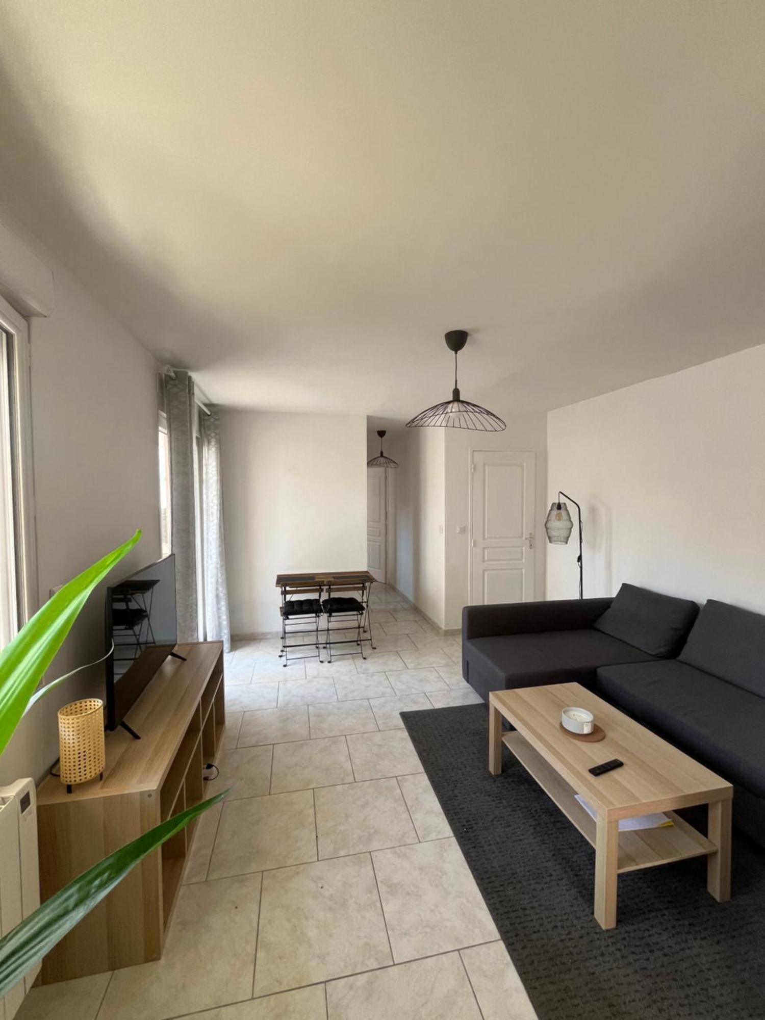 Charmant Bas De Villa Avec Terrasse A Proximite De La Plage Et Du Port Carqueiranne Zewnętrze zdjęcie